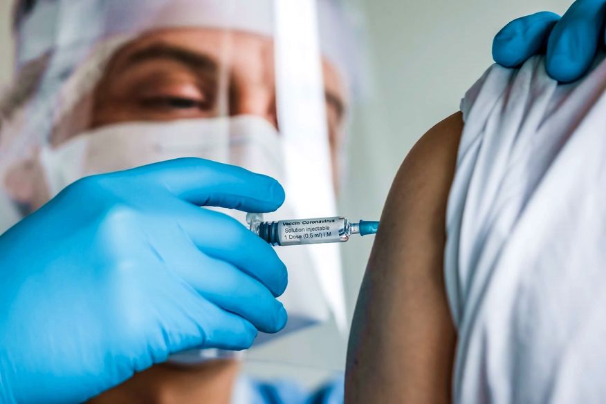 Ouvidoria do Ministério Público da Paraíba recebeu, em sete dias, 33 denúncias de fura filas na vacinação contra covid-19