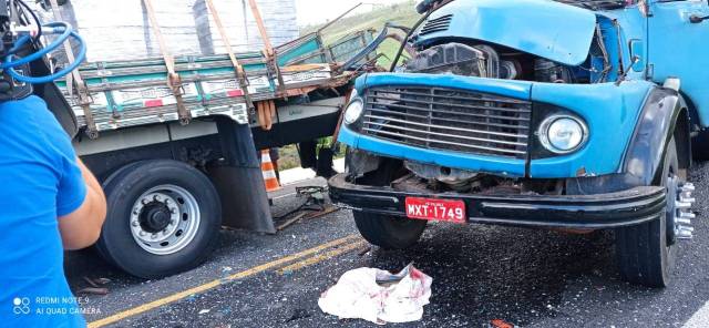 Mãe e filho morrem e mais três pessoas ficam feridas em acidente com caminhões na PB