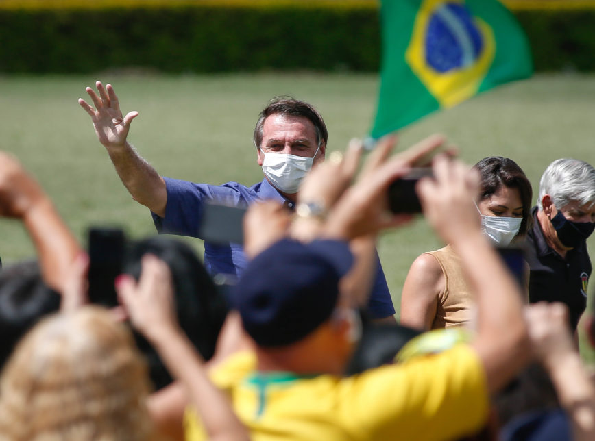 “Só Deus me tira daqui”, diz Bolsonaro a apoiadores em seu aniversário
