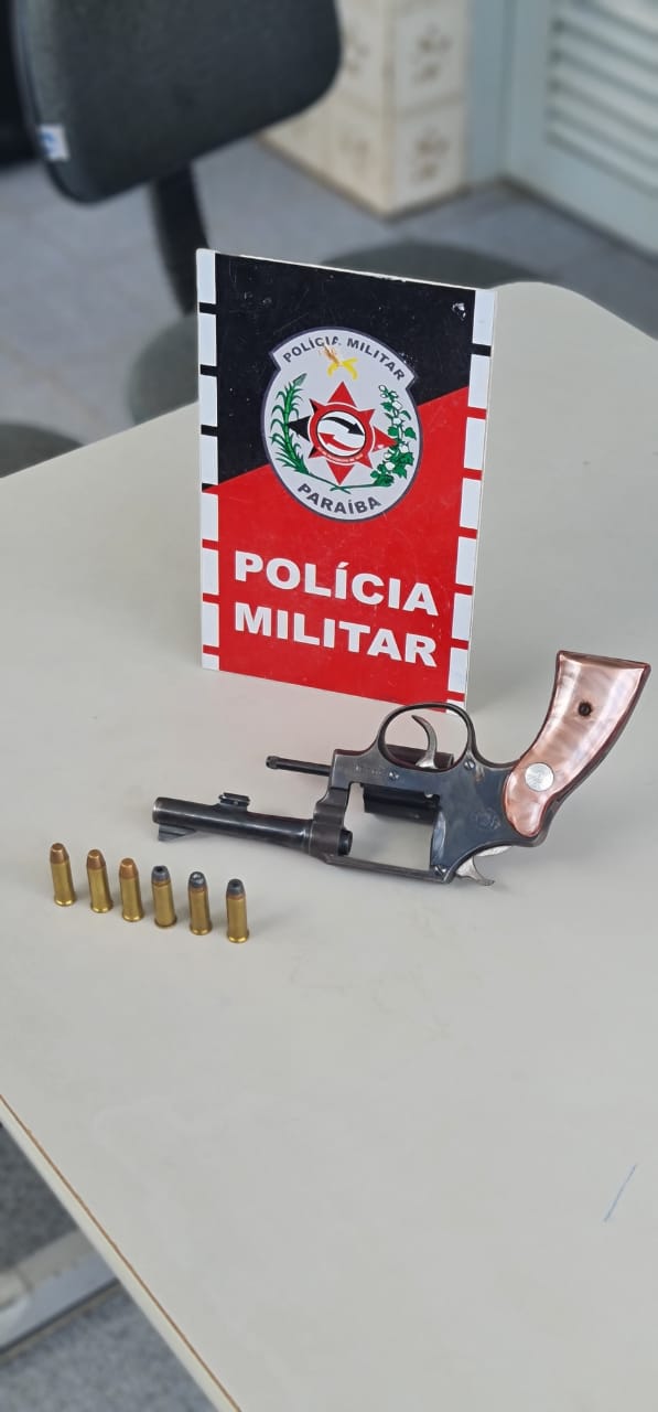 POLÍCIA MILITAR PRENDE HOMEM  E  APREENDE MAIS  ARMA DE FOGO NA CIDADE DE POMBAL- PB