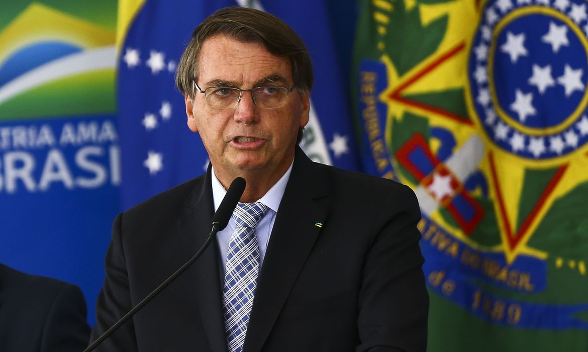 MP que facilita compra de vacinas é sancionada por Bolsonaro