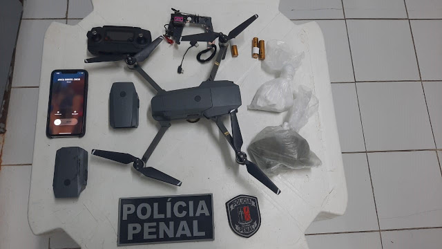 Drone que transportava drogas e celular é apreendido por policiais Penais com apoio da guarda militar do presídio Padrão de Cajazeiras