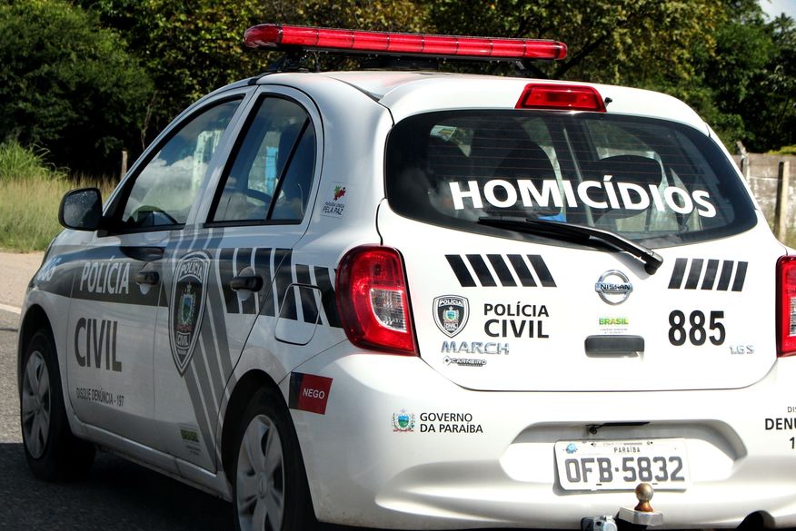 Polícia prende mulher que matou dois idosos para roubar R$ 20 em crime chocou o município de Queimadas