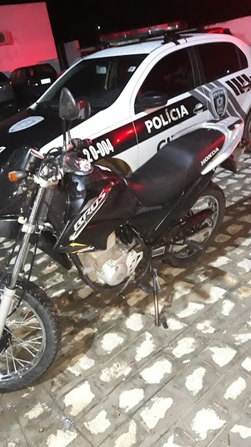 Moto tomada de assalto em Cajazeiras é recuperada pela Polícia militar na madrugada deste sábado