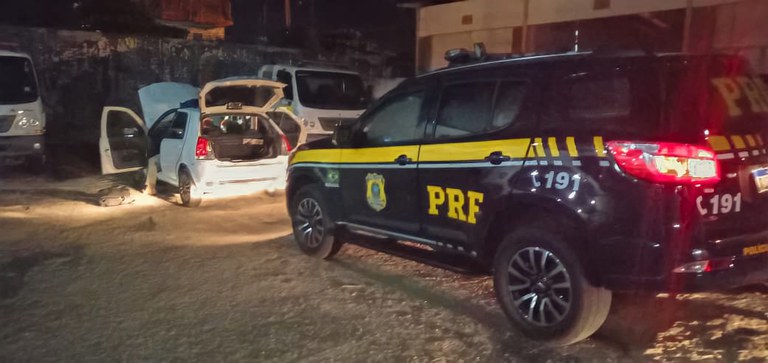 PRF prende dois homens suspeitos de praticar assalto a residência de comerciante no sertão paraibano