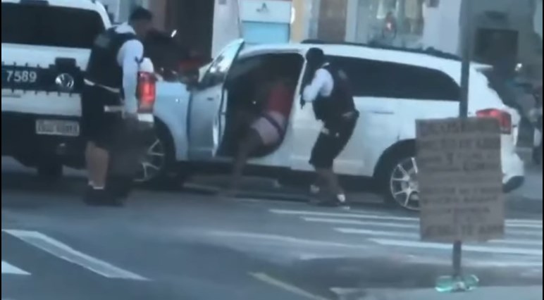 Polícia Militar resgata vítima rendida por bandido dentro de carro e tiroteio é registrado em avenida de João PessoaF