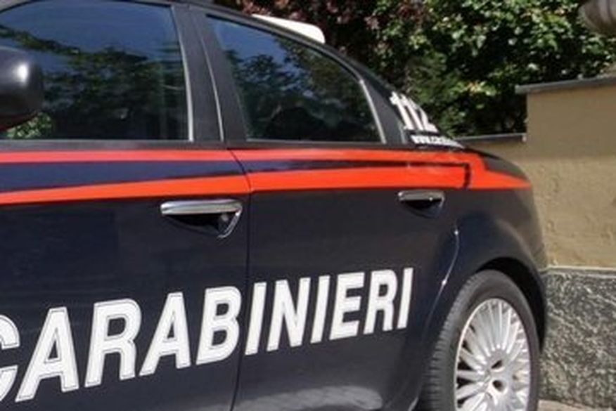 Dois homens são presos por incendiarem posto de vacinação na Itália
