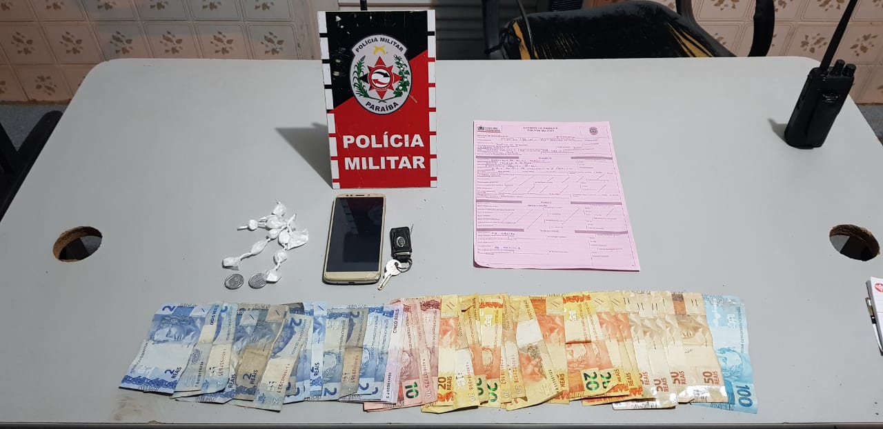 POLÍCIA MILITAR PRENDE ACUSADO DE TRÁFICO DE DROGAS, NA MADRUGADA DESTA SEXTA FEIRA, EM POMBAL.
