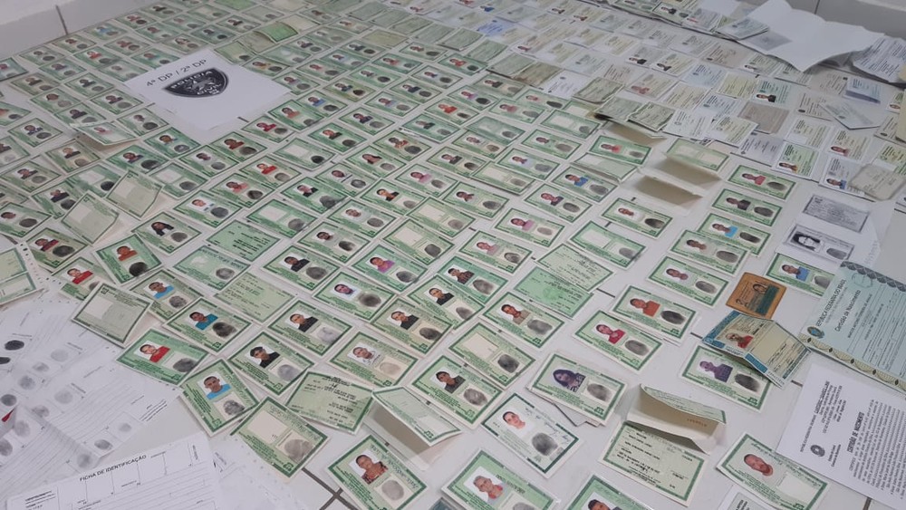 Polícia prende três suspeitos com mais de 200 carteiras de identidade falsificadas em Natal