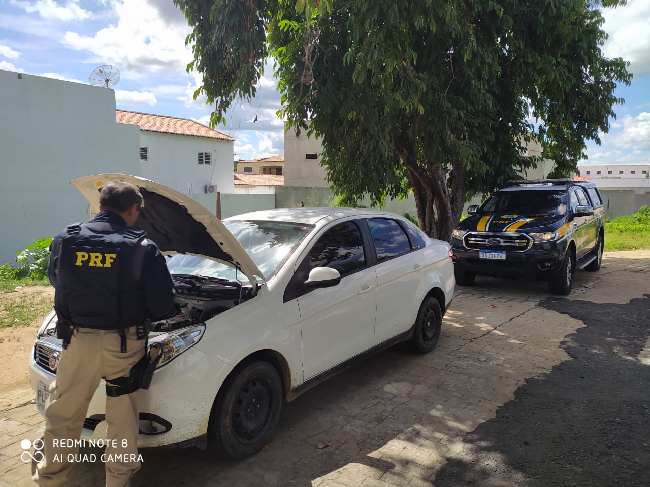 Veículo roubado em Recife-PE é recuperado pela PRF no município de Pombal-PB